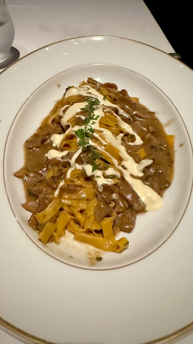 Clara Brasil mostrou aliança em jantar romântico com Del Nero - Foto: Reprodução/ Instagram@clarabrasiloficial