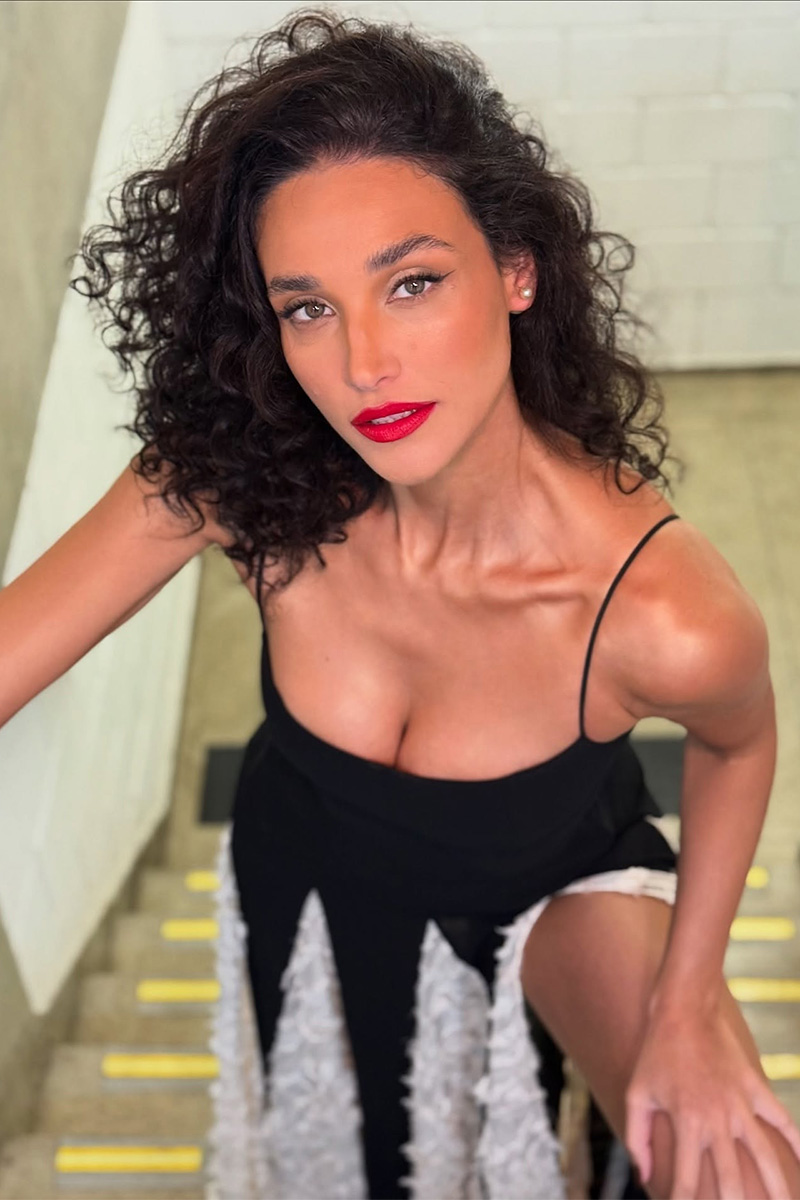 Débora Nascimento contou que ser bonita criou barreiras na atuação - Foto: Reprodução/ Instagram@debranascimento