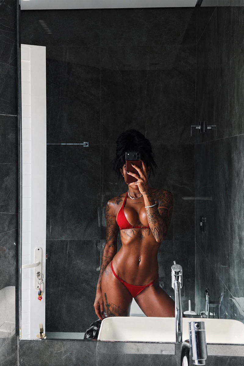 Dhiovanna Barbosa postou selfie de biquíni e recebeu elogios - Foto: Reprodução/ Instagram@dhiovannab