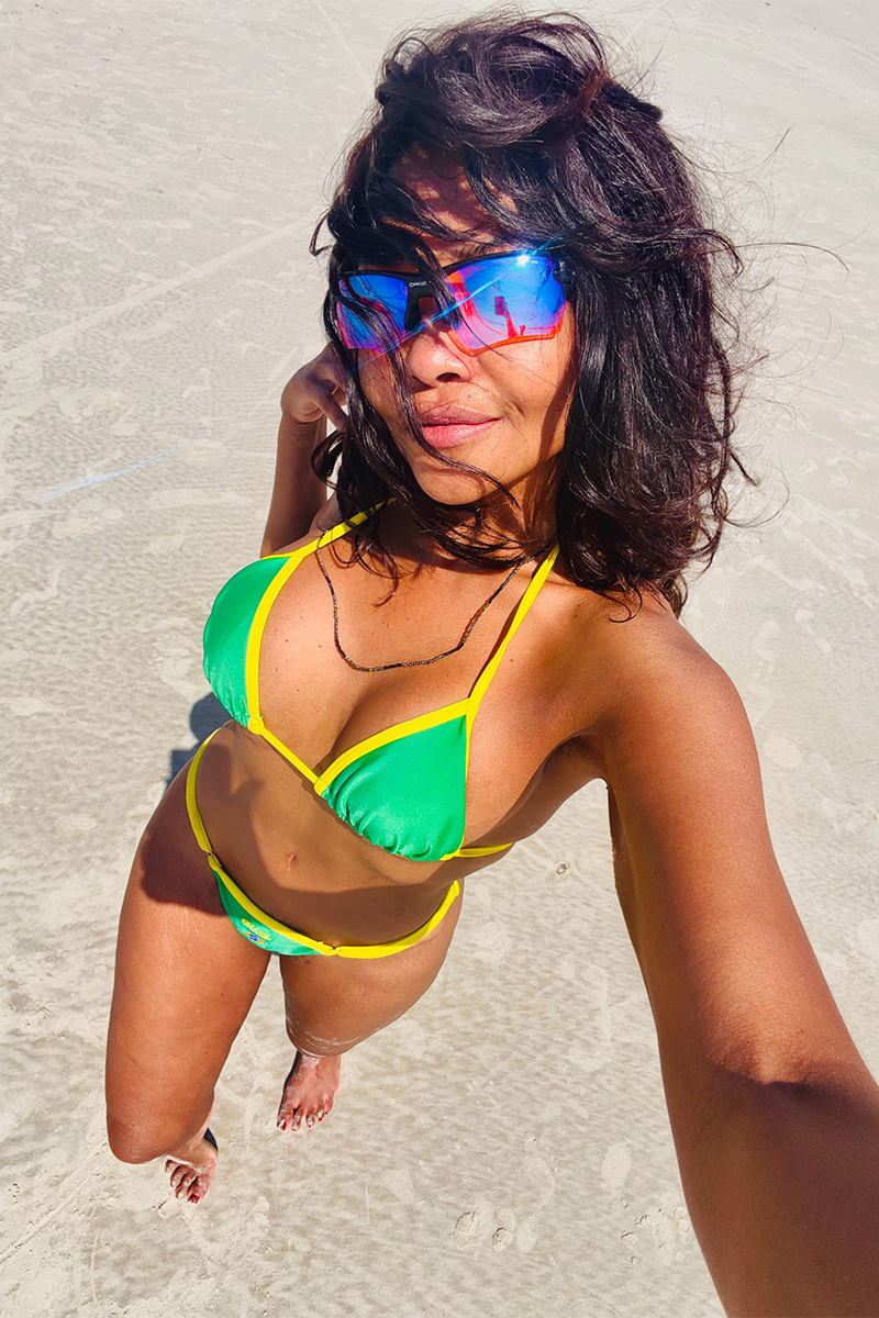 Gaby Amarantos posou de biquíni e recebeu elogios nas redes sociais - Foto: Reprodução/ Instagram@gabyamarantos