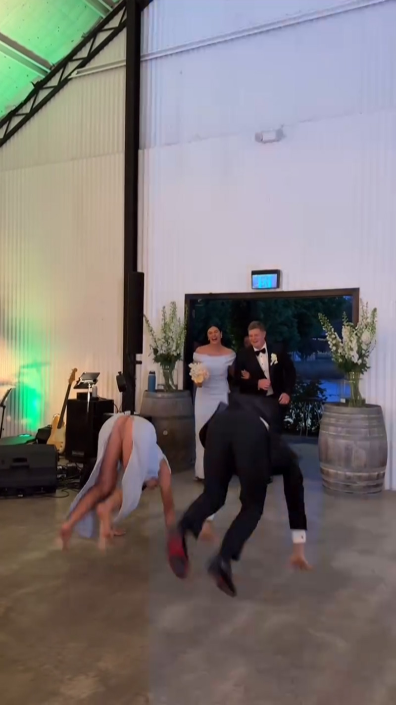 Georgie Ball arriscou coreografia e acabou mostrando demais - Foto: Reprodução/ Instagram@byyoursidesocials
