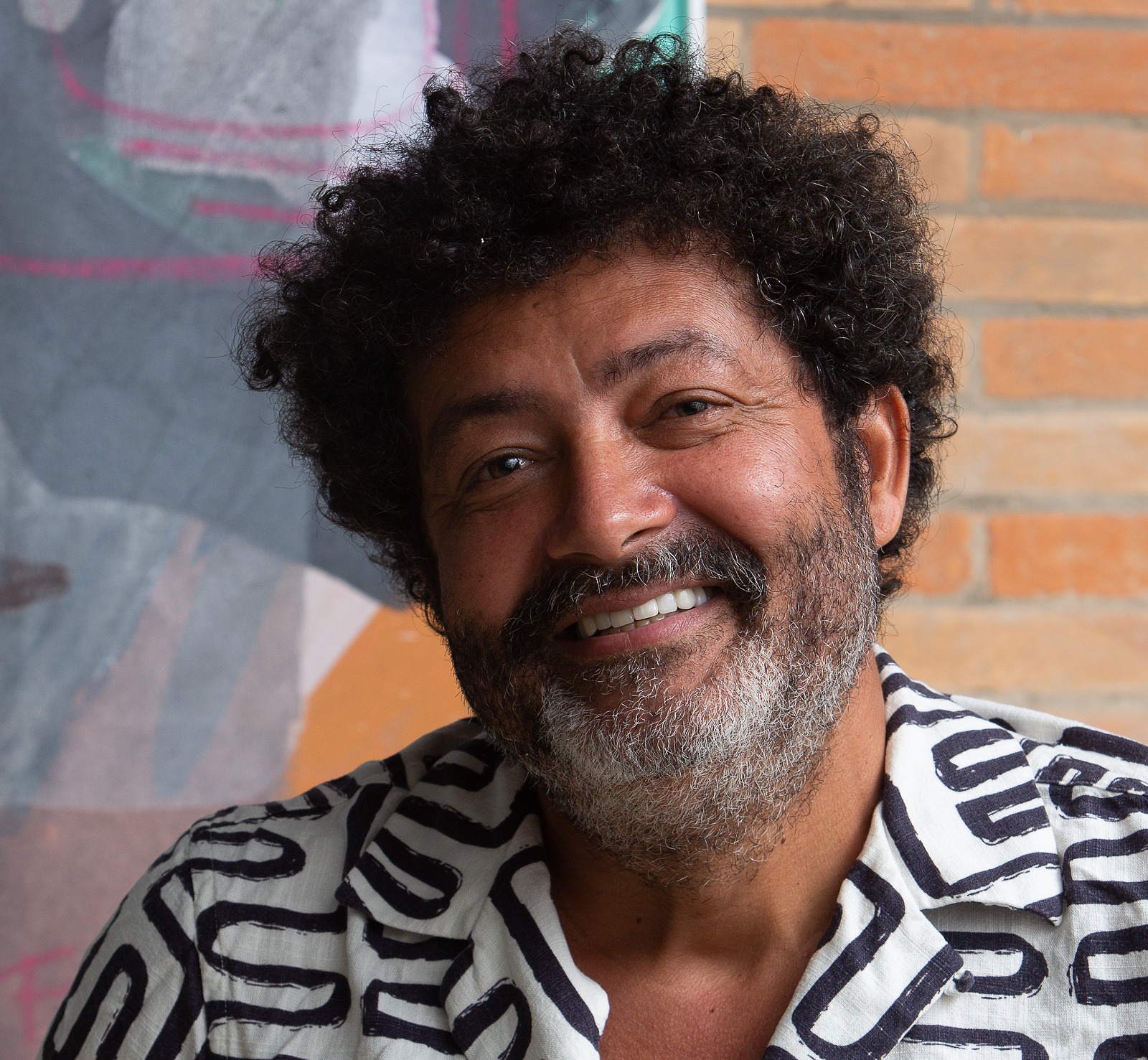 Obra da mostra “Liquid Cities” traduz a tensão e o movimento dos centros urbanos contemporâneos.