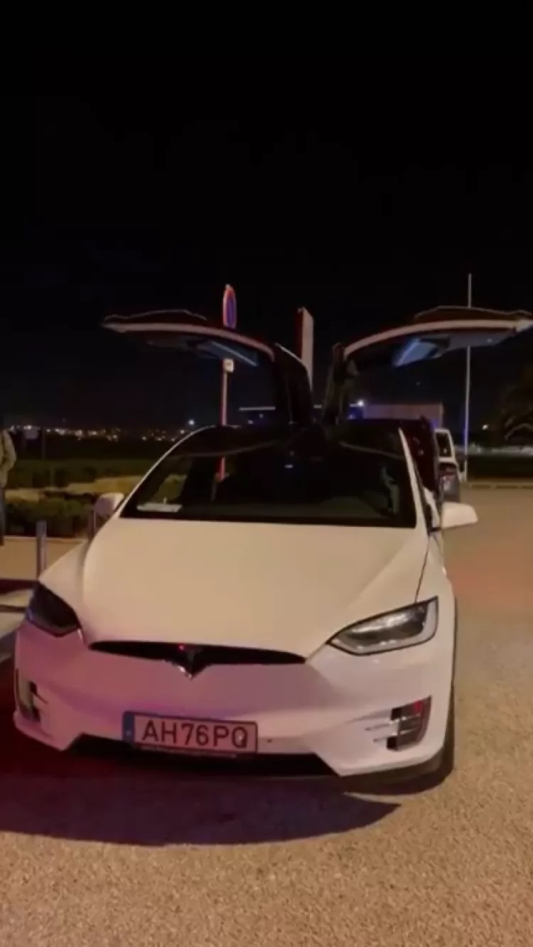 Carro da Tesla usado por Gusttavo Lima em Portugal - Foto: Instagram