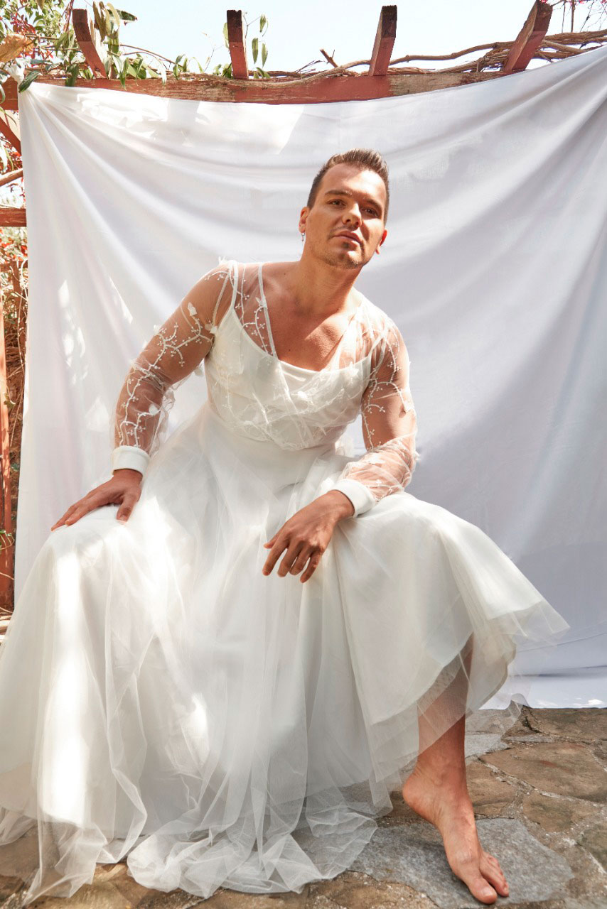 Israel Cassol posou vestido de noiva e defendeu “momento glamour” para homens