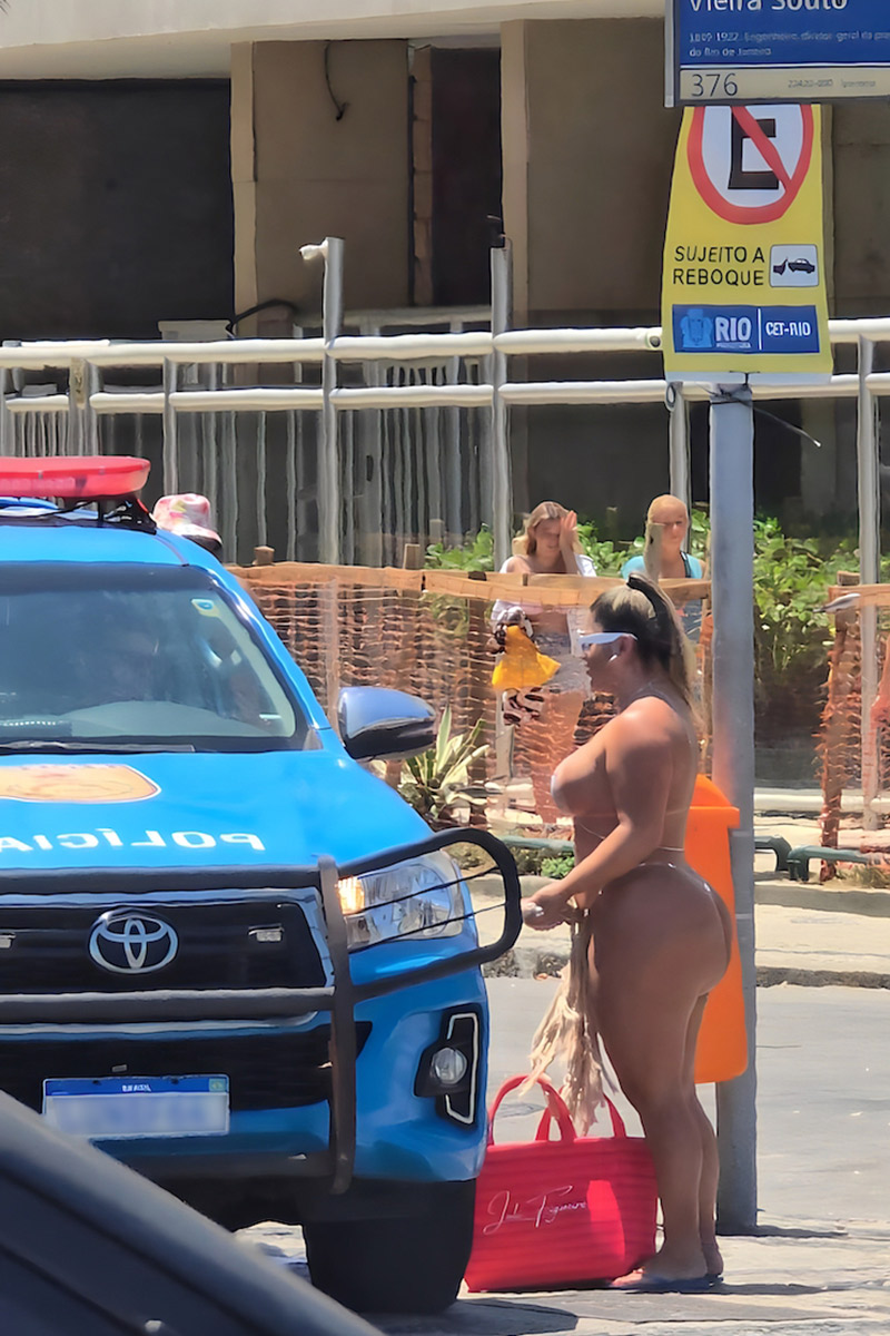 Juli Figueiró foi advertida pela PM do Rio após tumulto em praia - Foto: Adilson Tapi/ Ag. Explodiu