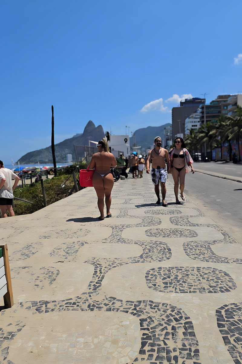 Juli Figueiró foi advertida pela PM do Rio após tumulto em praia - Foto: Adilson Tapi/ Ag. Explodiu