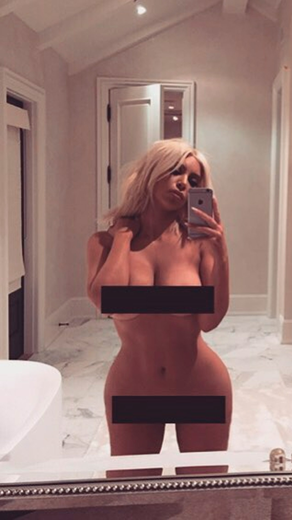 Kim Kardashian postou foto nua diante do espelho - Foto: Reprodução/ Instagram@kimkardashian