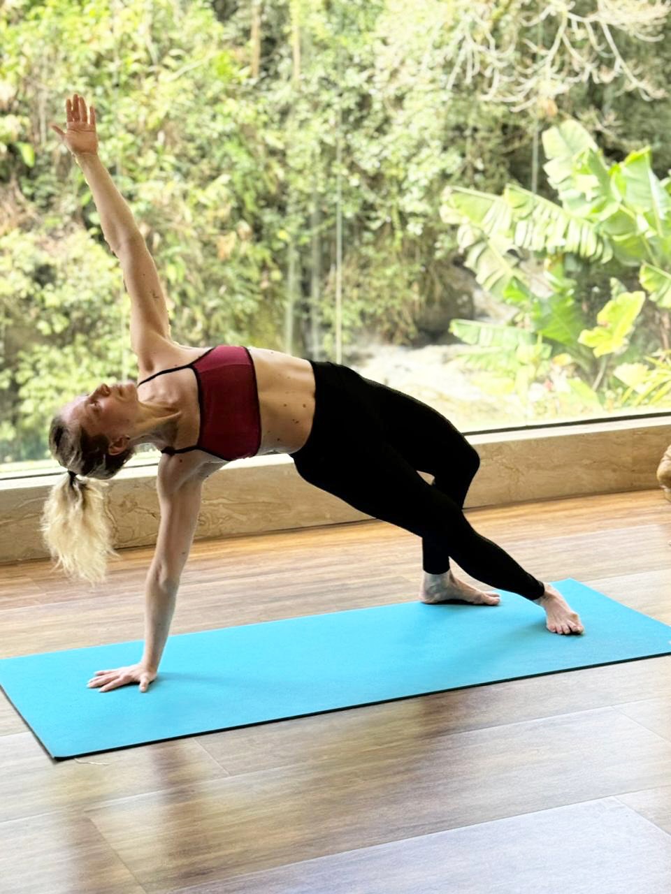 Lana Rhodes mostrou posturas de ioga e recebeu elogios - Foto: Reprodução/ Instagram@lana_rhodes