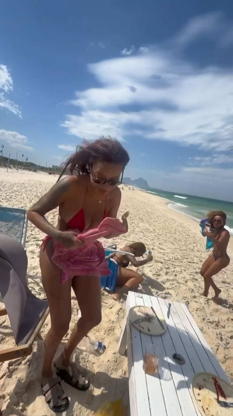 Ludmilla, Bruna Gonçalves e Patty Cris passaram sufoco com ventania na praia - Foto: Reprodução/ Instagram@ludmilla