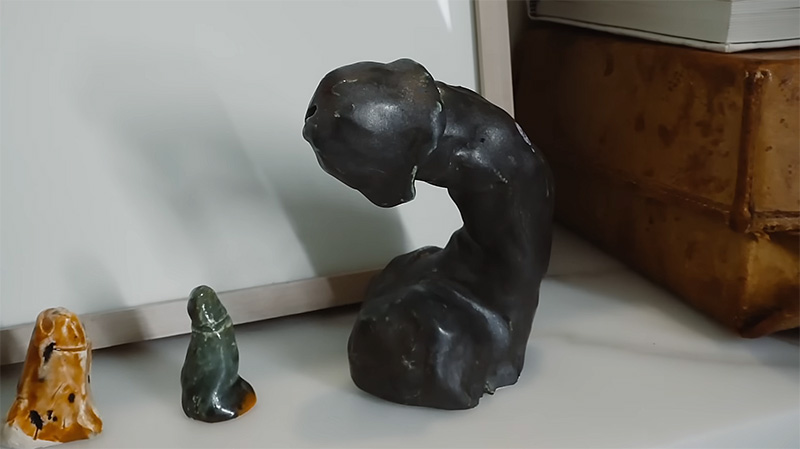 Madonna mostrou esculturas de pênis no banheiro de sua casa - Foto: Reprodução/ YouTube@Vogue