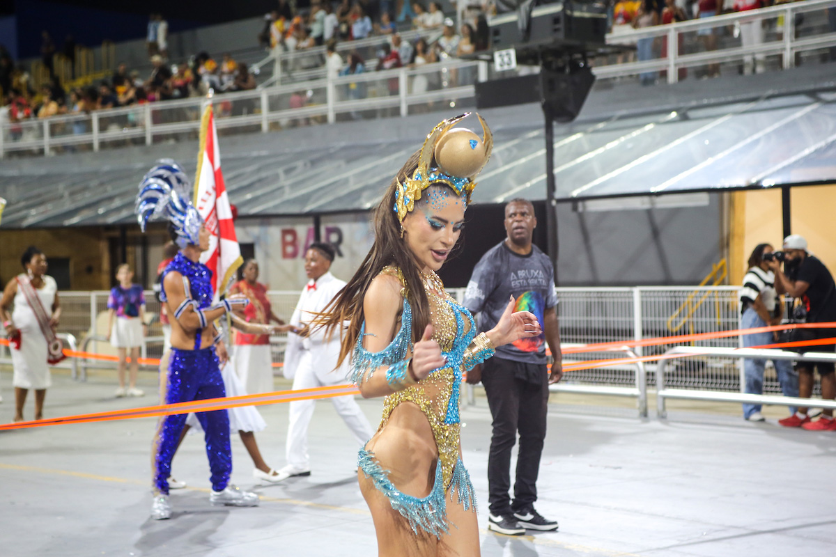 Mari Marquini perdeu tapa-sexo no meio do ensaio técnico da Colorado do Brás - Foto: Adilson Marques/ Divulgação