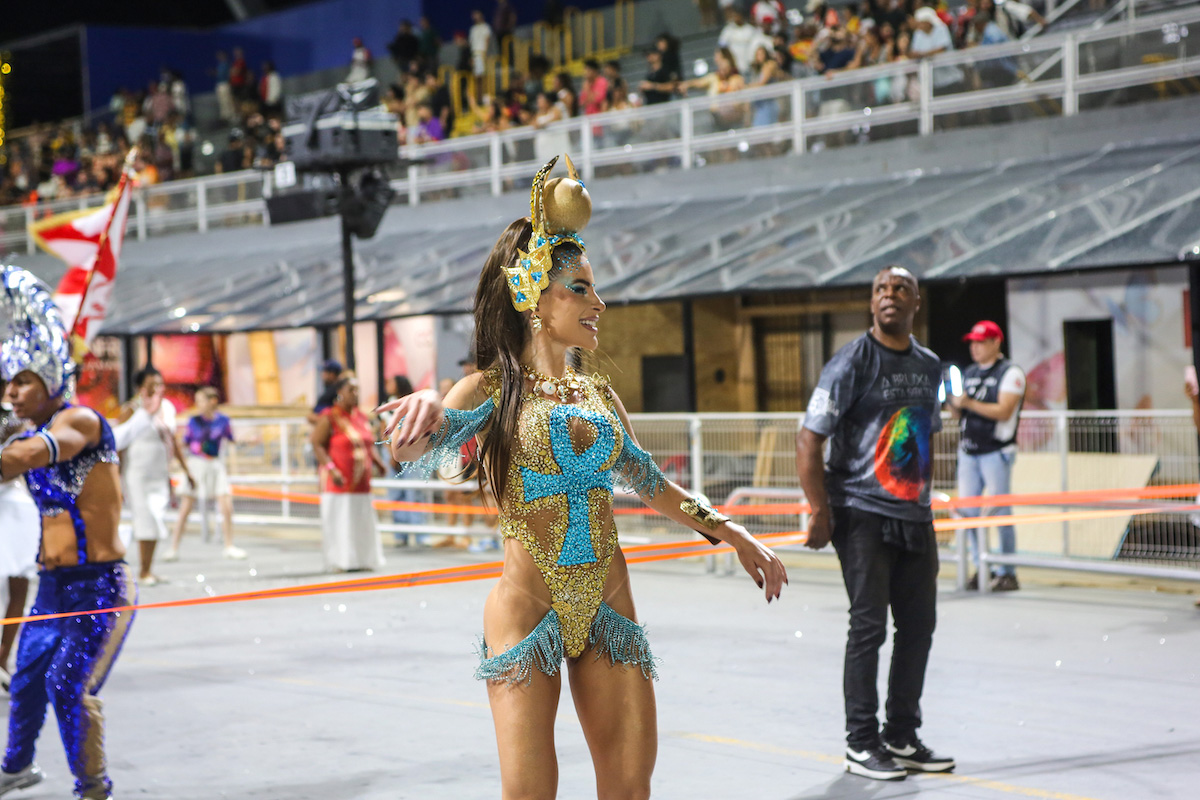 Mari Marquini perdeu tapa-sexo no meio do ensaio técnico da Colorado do Brás - Foto: Adilson Marques/ Divulgação