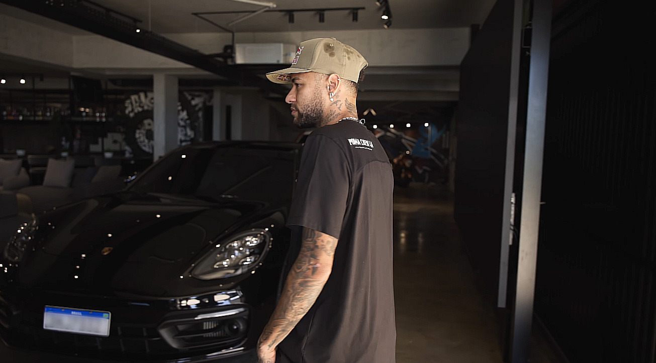 Neymar fez tour pela mansão que divide com a influenciadora Bruna Biancardi - Foto: Reprodução/ YouTube@NeymarJrReal