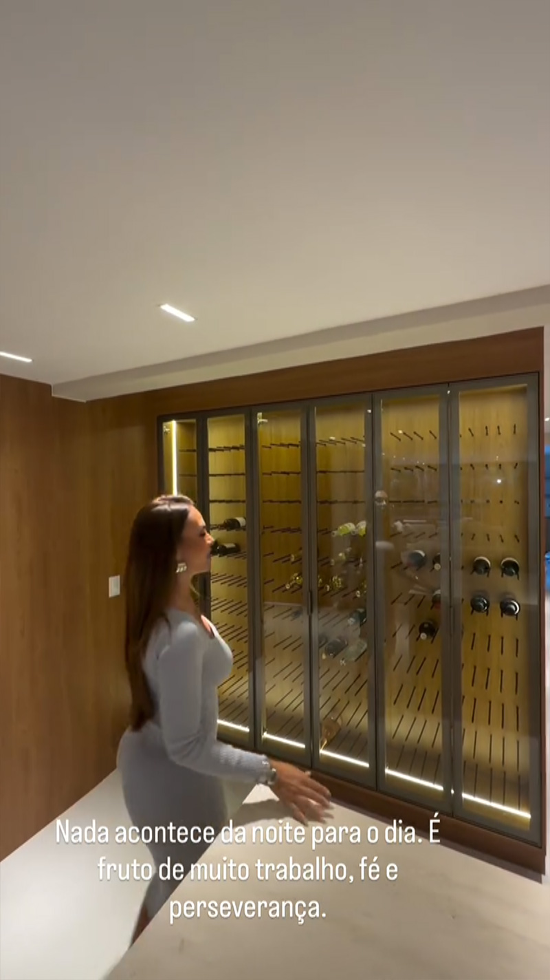 Nicole Bahls fez tour por apartamento que ficou anos em reforma - Foto: Reprodução/ Instagram@nicolebahls