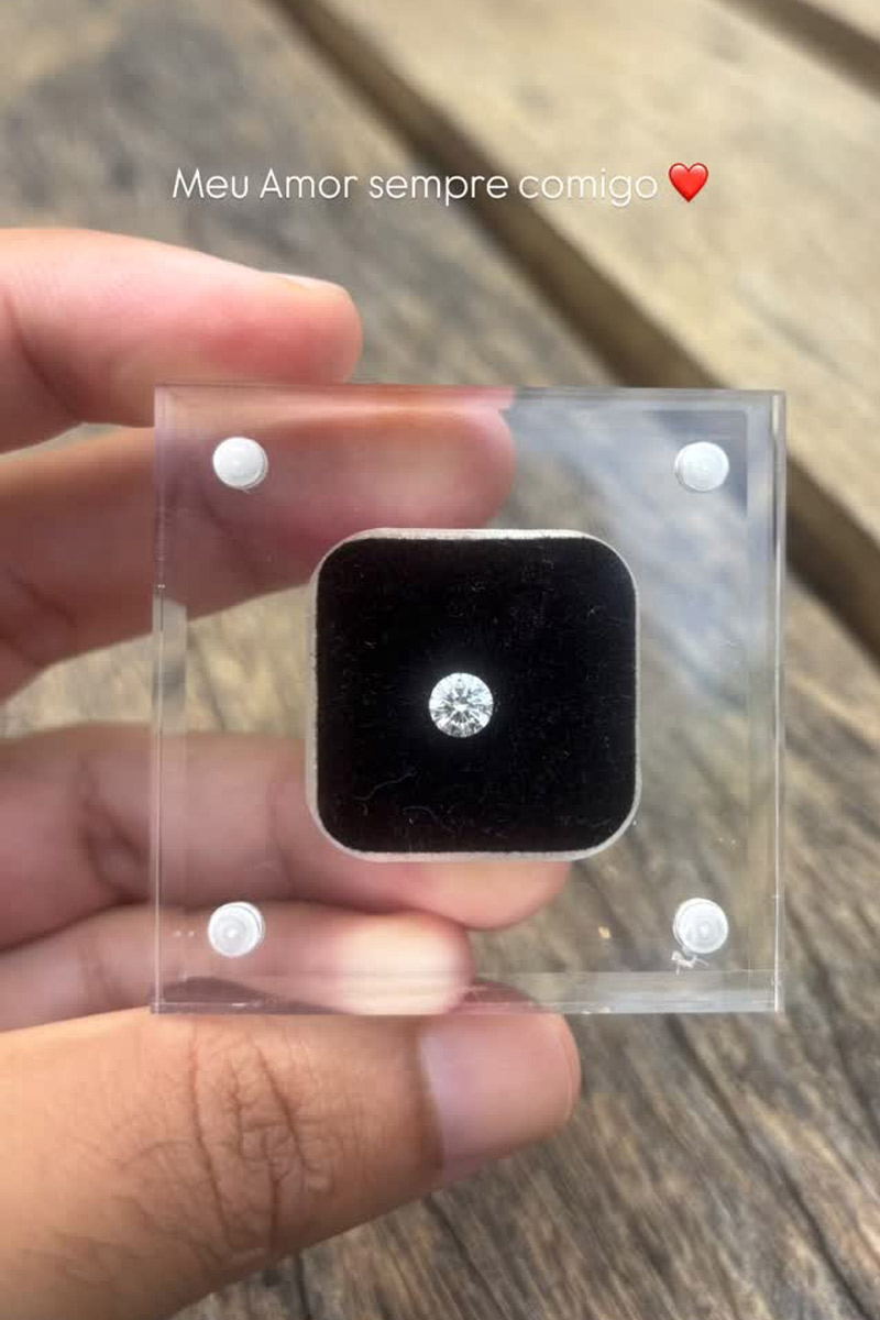 Duh Marinho mostrou diamante feito a partir das cinzas de Preta Gil - Foto: Reprodução/ Instagram@duhmarinho