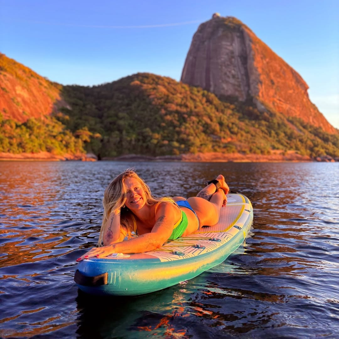 Rachel Gutvilen exibiu flexibilidade em clima de Copa - Foto: Reprodução/ Instagram@rachelgutvilen