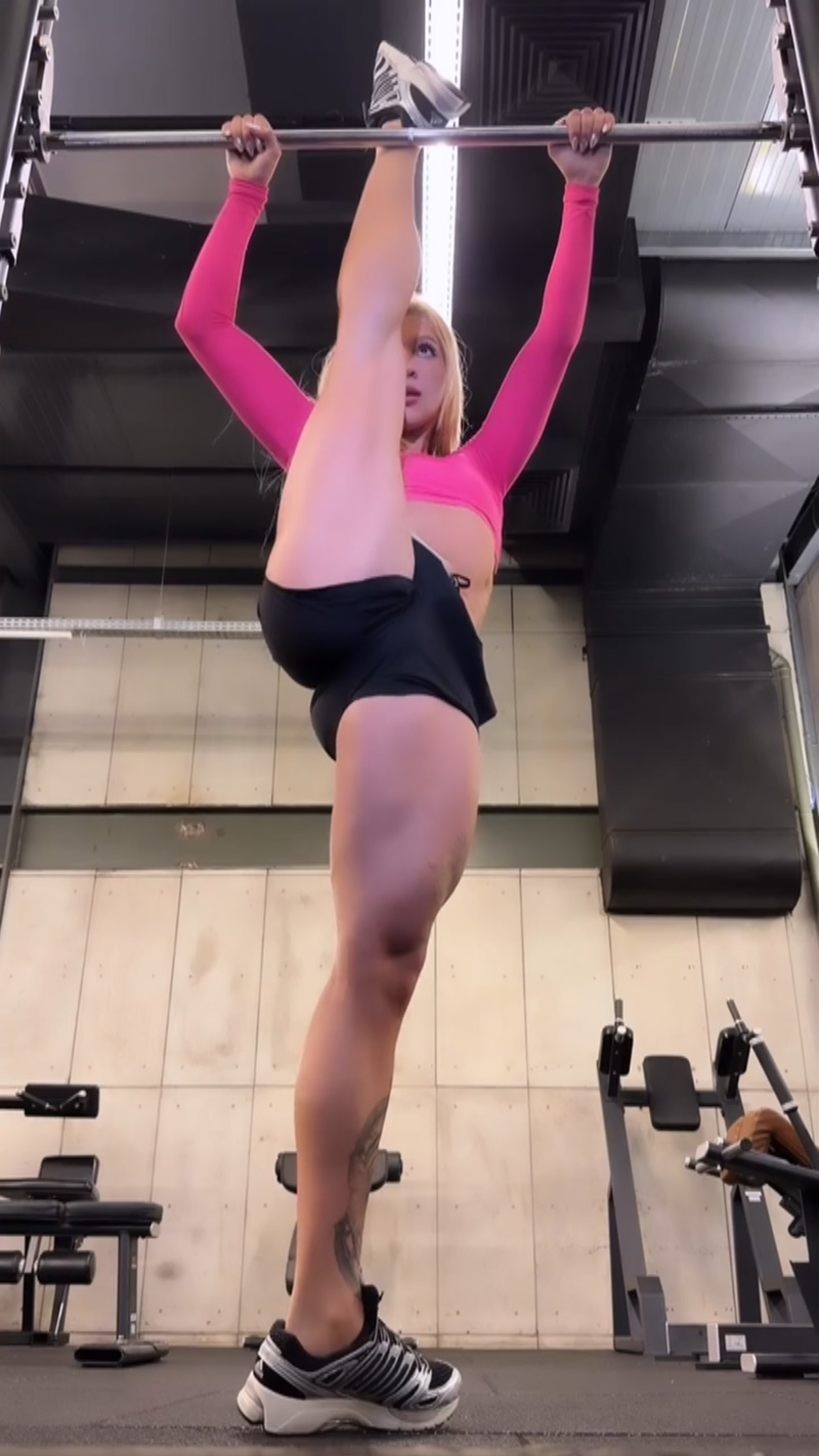 Rafaela Mesquita mostrou flexibilidade e músculos na academia - Foto: Reprodução/ Instagram@rafamesquita__