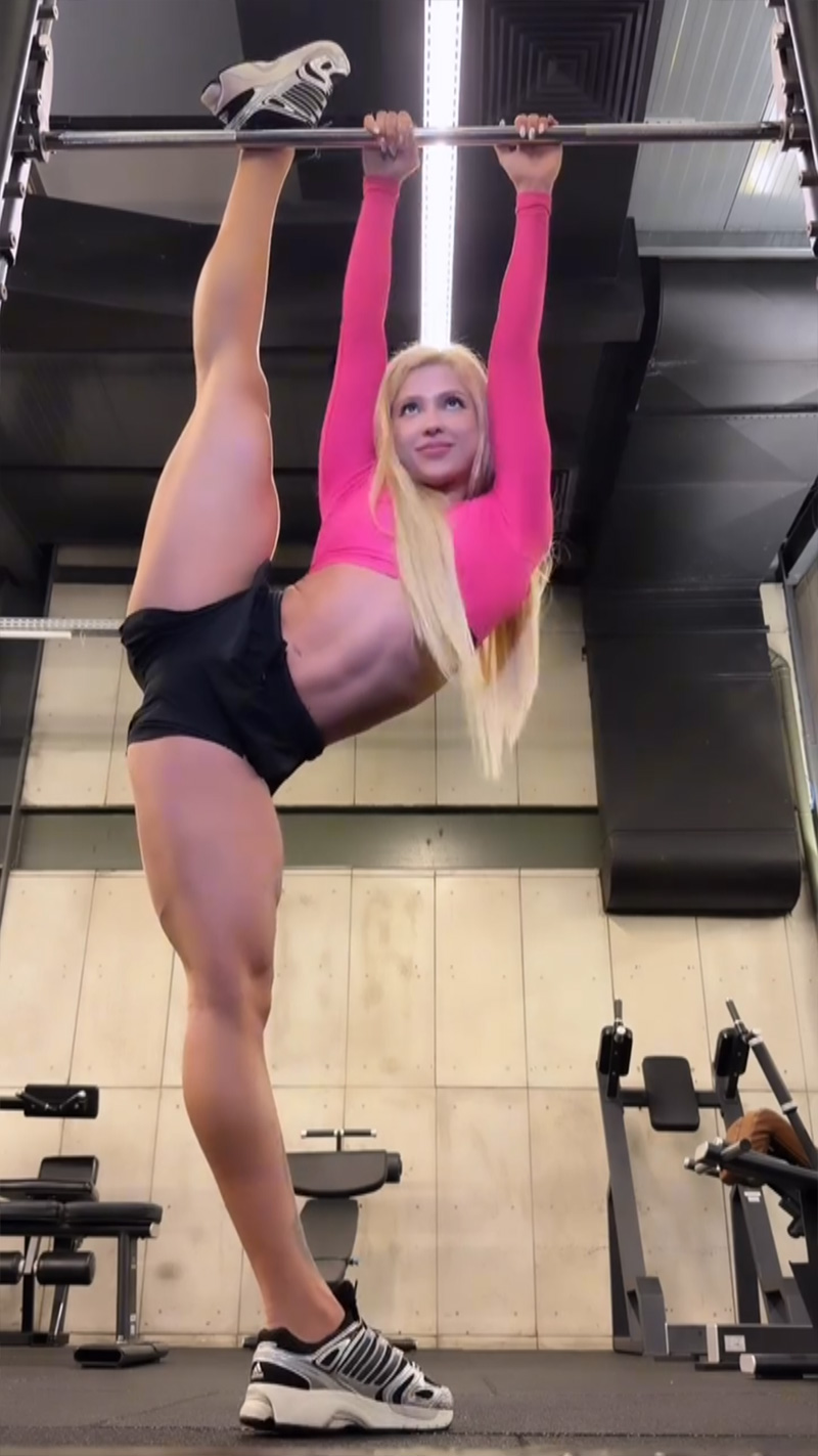 Rafaela Mesquita mostrou flexibilidade e músculos na academia - Foto: Reprodução/ Instagram@rafamesquita__