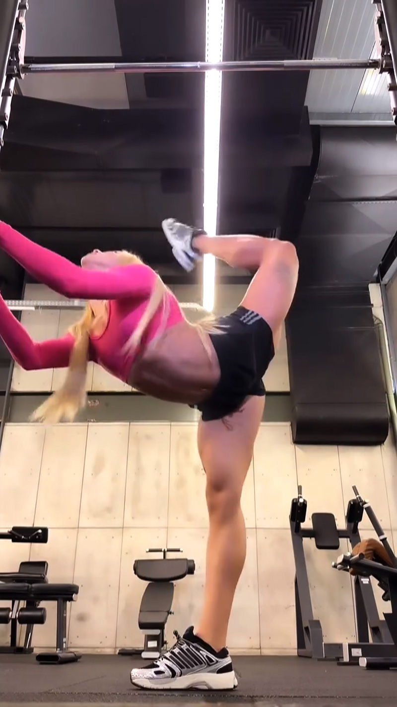 Rafaela Mesquita mostrou flexibilidade e músculos na academia - Foto: Reprodução/ Instagram@rafamesquita__