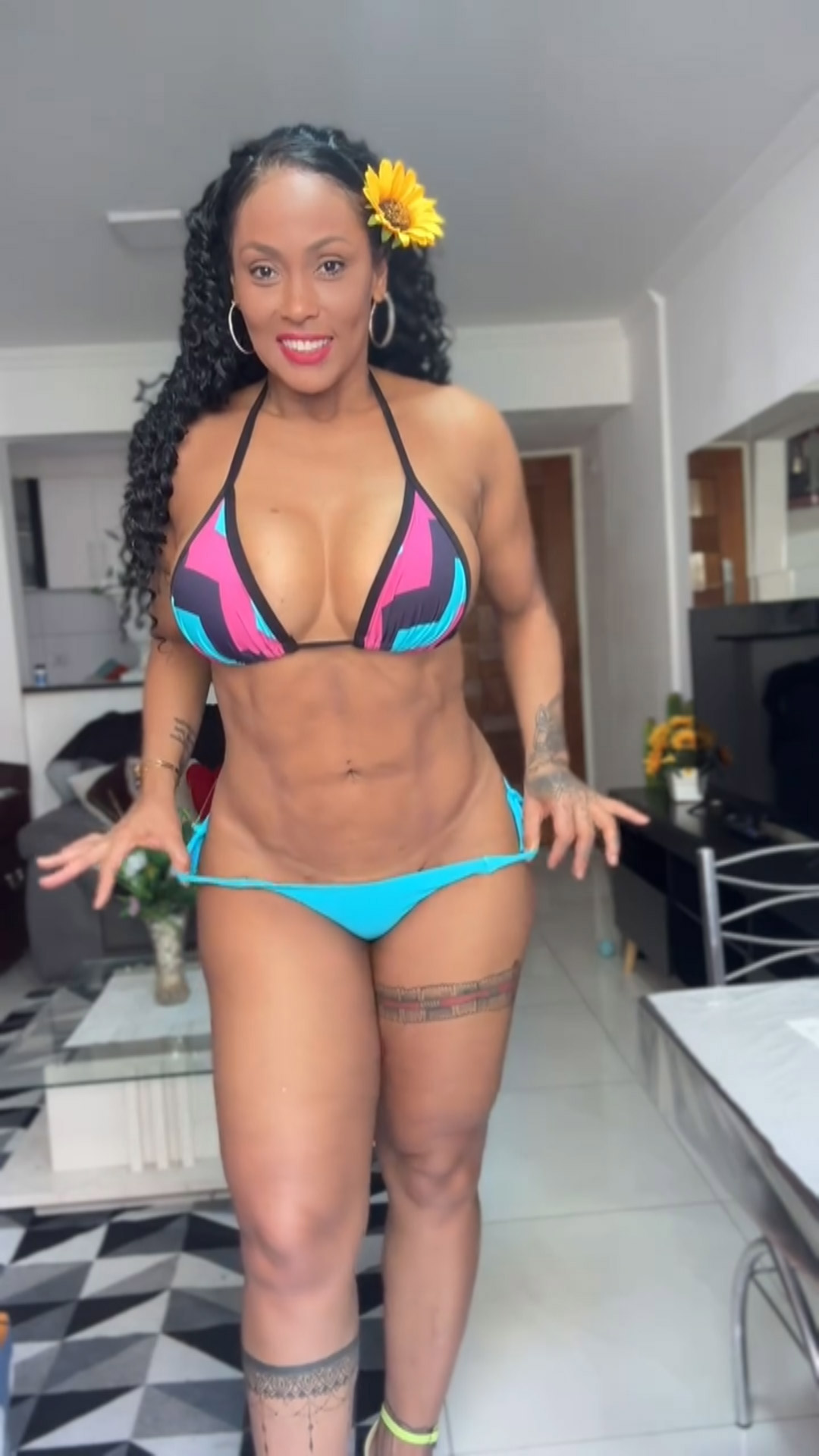 Rosiane Pinheiro exibiu corpo de biquíni após plásticas - Foto: Reprodução/ Instagram@rosianepinheiro