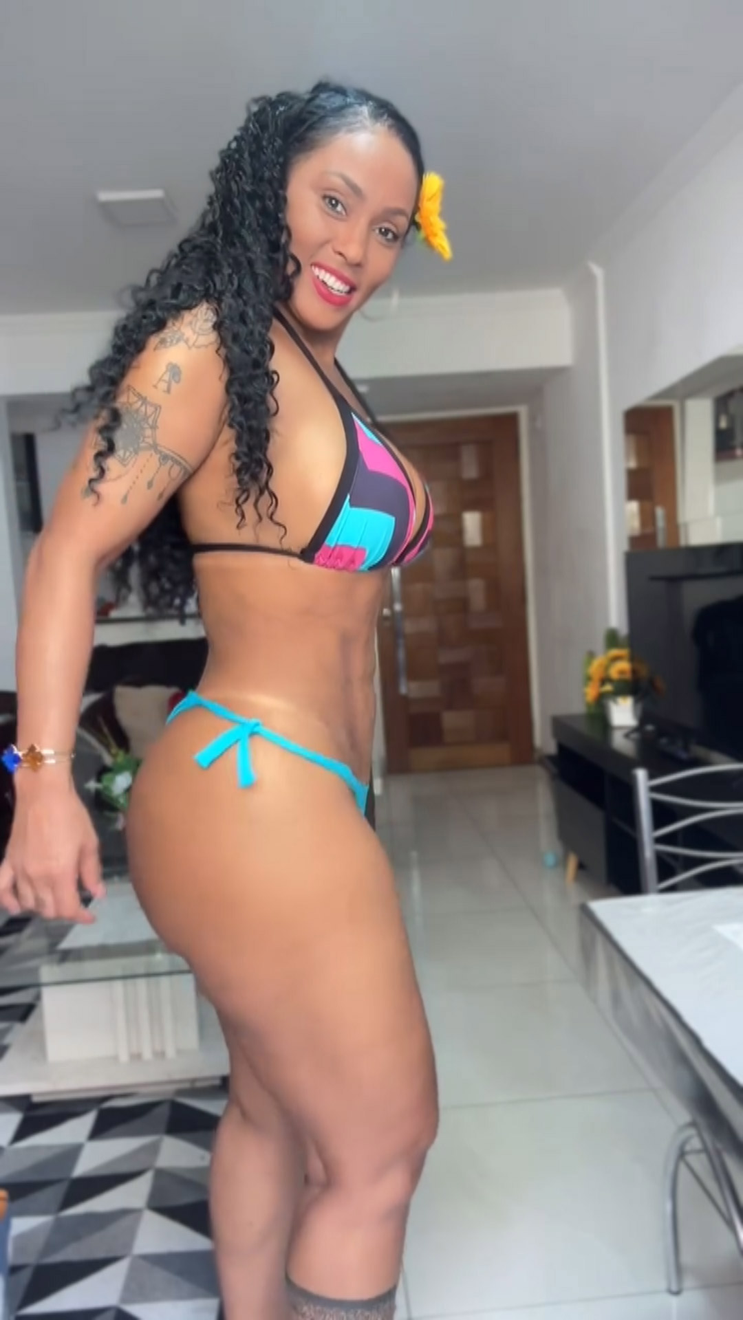 Rosiane Pinheiro exibiu corpo de biquíni após plásticas - Foto: Reprodução/ Instagram@rosianepinheiro