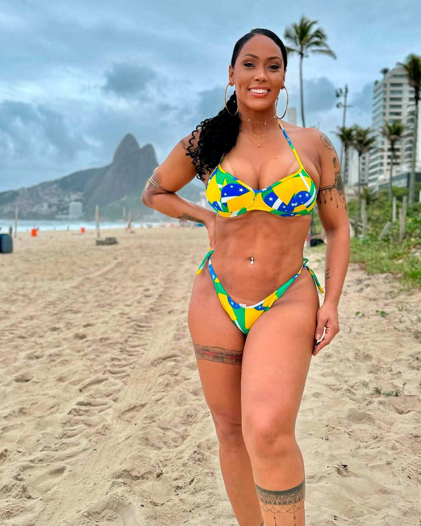 Rosiane Pinheiro exibiu as novas curvas um mês após plásticas - Foto: Reprodução/ Instagram@rosianepinheiro