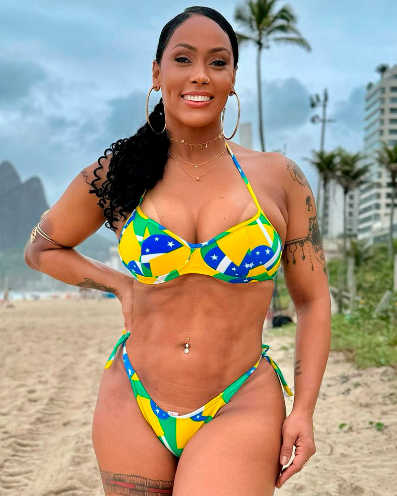 Rosiane Pinheiro exibiu as novas curvas um mês após plásticas - Foto: Reprodução/ Instagram@rosianepinheiro