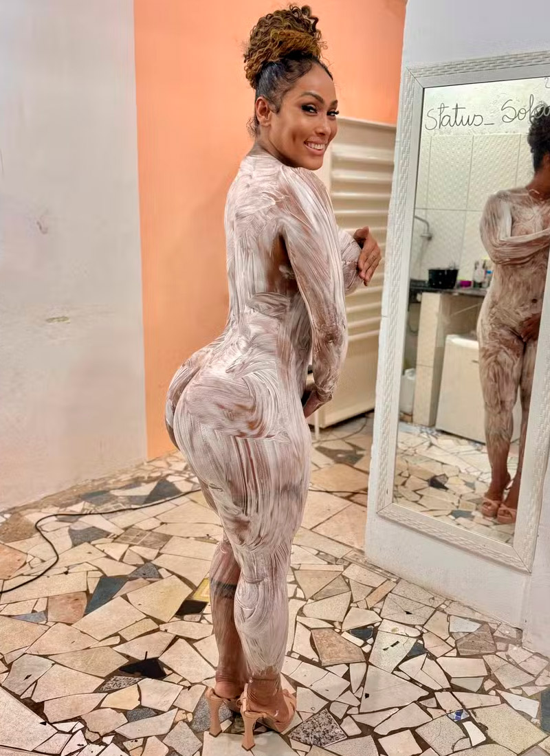 Rosiane Pinheiro mostrou procedimento para descolorir os pelos do corpo - Foto: Reprodução/ Instagram@rosianepinheiro