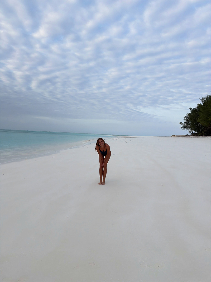 Sasha Meneghel posou de biquíni em praia na Tanzânia - Foto: Reprodução/ Instagram@sashameneghel