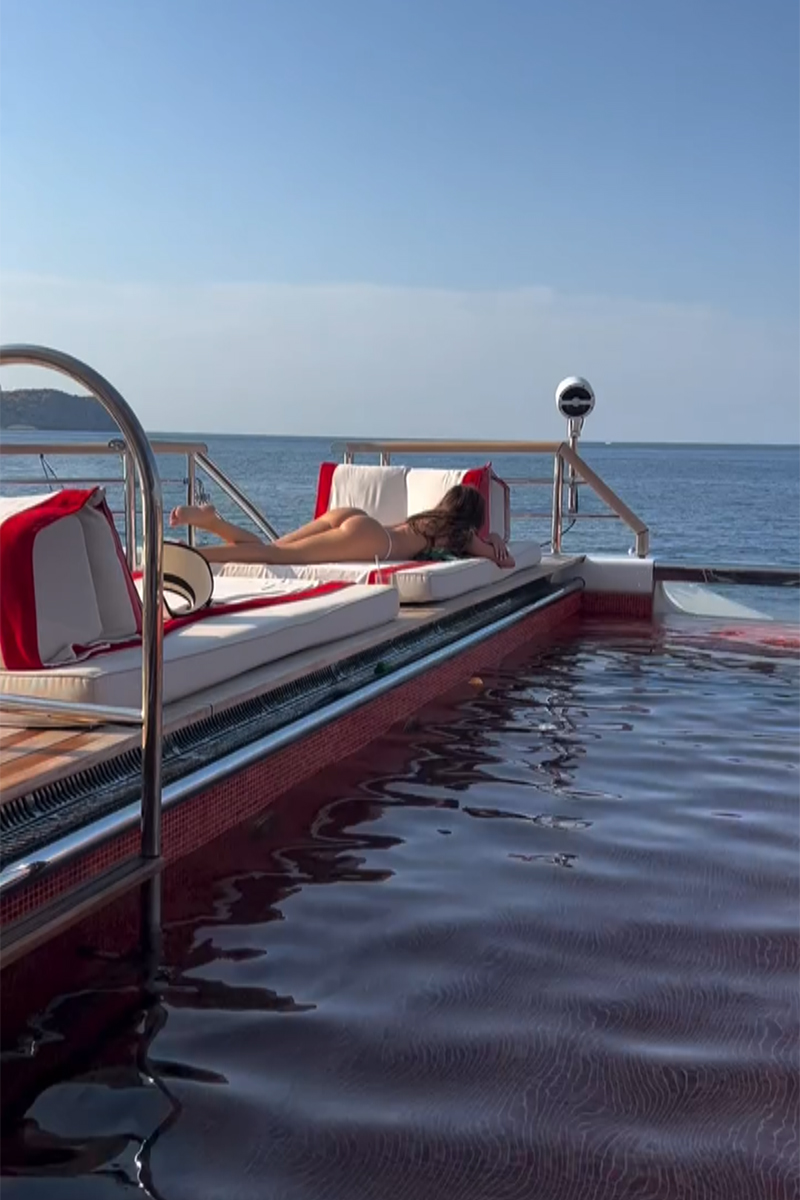 Sofia Vergara posou de topless e recebeu elogios nas redes sociais - Foto: Reprodução/ Instagram@sofiavergara