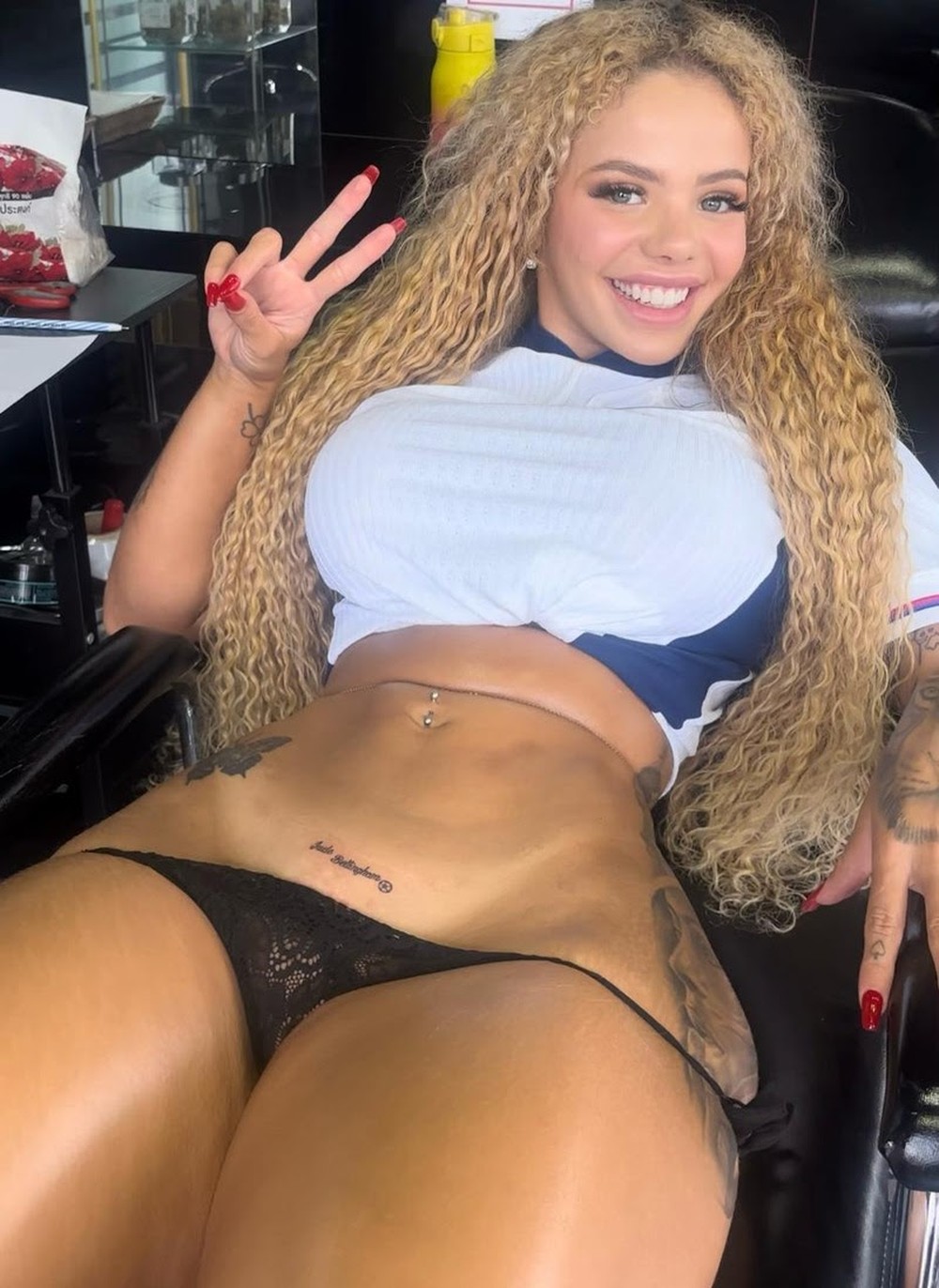 Tyffany Santos ganhou R$ 53 mil para tatuar nome de jogador - Foto: Divulgação