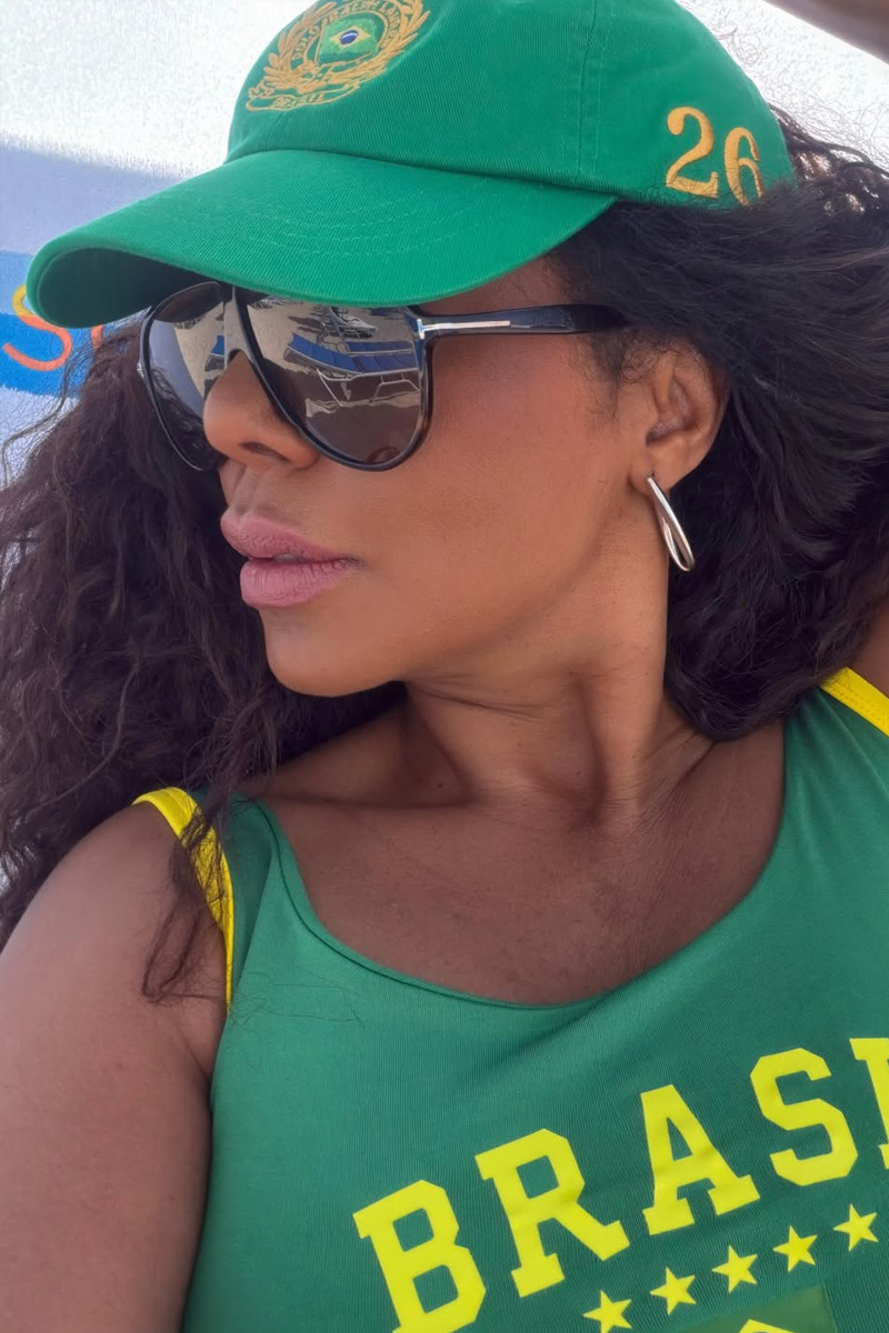 Valéria Valenssa recebeu elogios ao posar em clima de Copa - Foto: Reprodução/ Instagram@valeriavalenssa