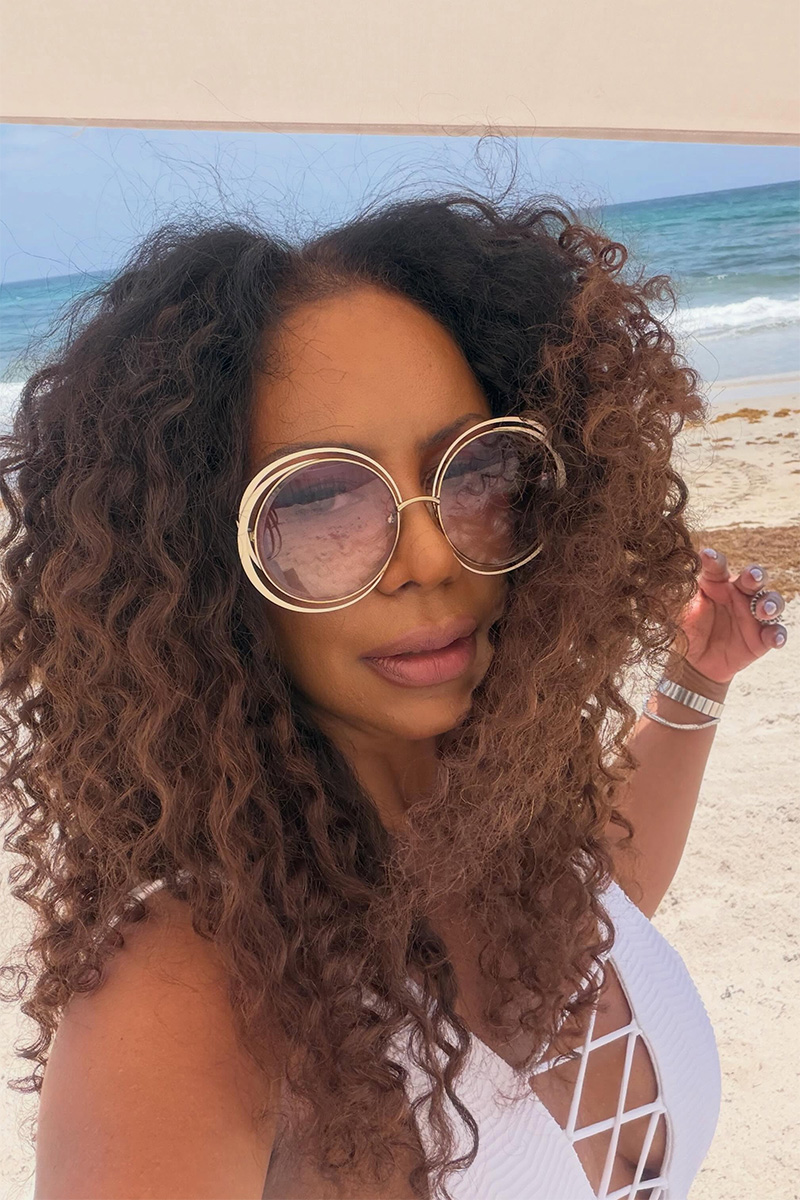 Valéria Valenssa posou de maiô decotado em praia na Flórida - Foto: Reprodução/ Instagram@valeriavalenssa
